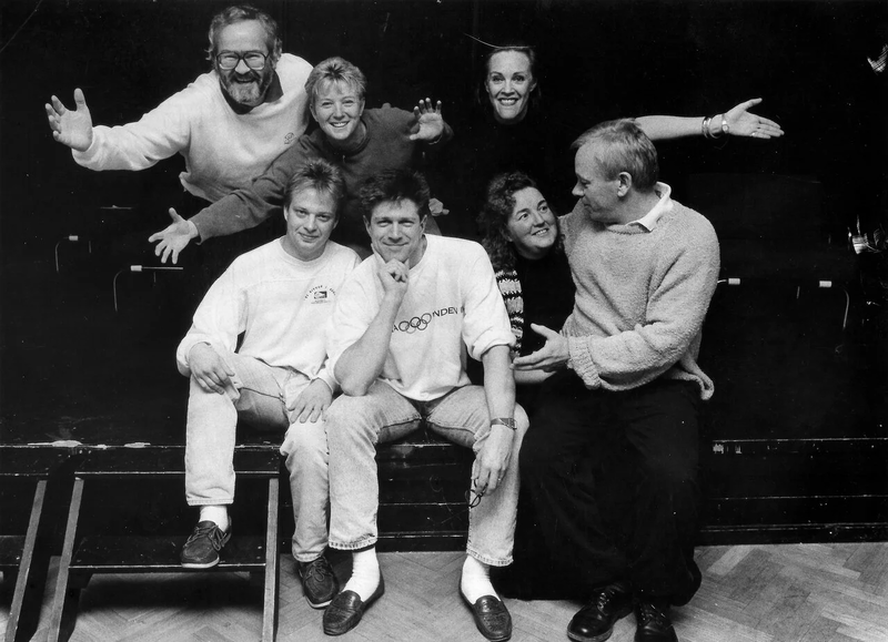 Fil:Lars Bergström, Kate Svahn, Carina Apelgren, Lars Olsson, Anders Danielsson, Marita Örngren, Ove Nordström - Vi sitter i sjön.webp